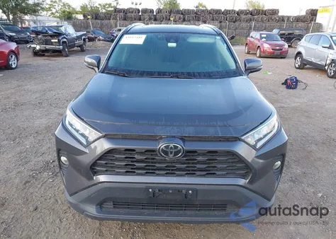 2019 Toyota Rav4 Xle z USA, uszkodzony, nr VIN 2T3P1RFV1KW063349